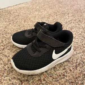 Toddler Nike Black Tennis Shoes 7C
